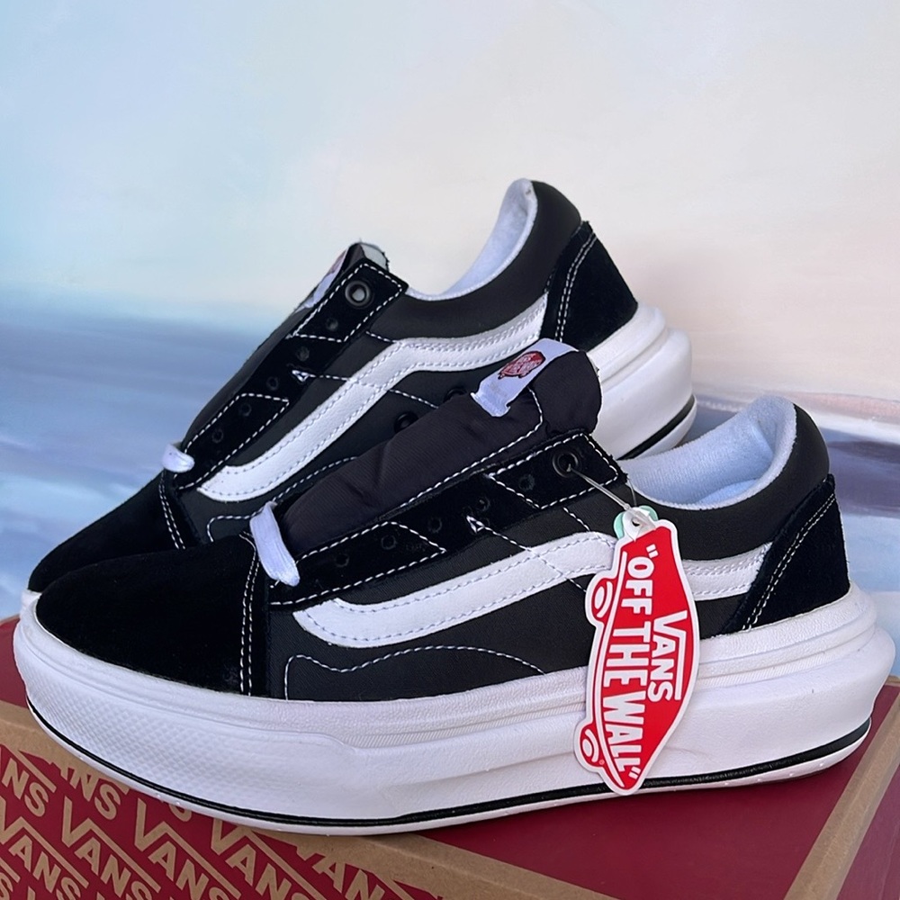 Vans WMNS Oid Skool Over
Black/White
VN0A7Q5EBA2
Sneakers Platforms - Picture 7 of 16